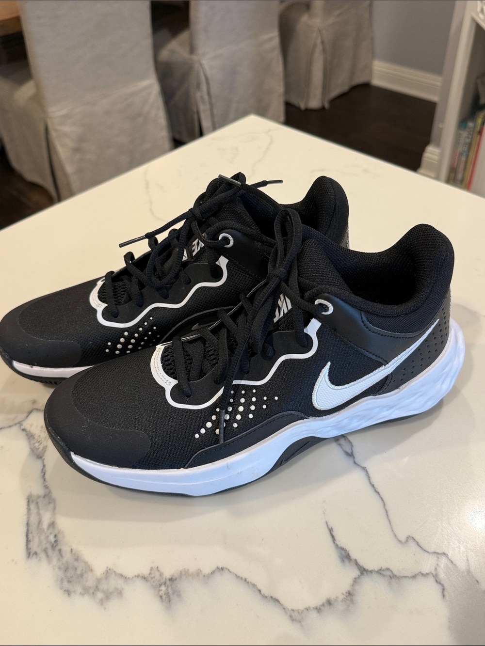 Nike Fly By Mid 3 sneaker men’s size 8.5 excellent condition.